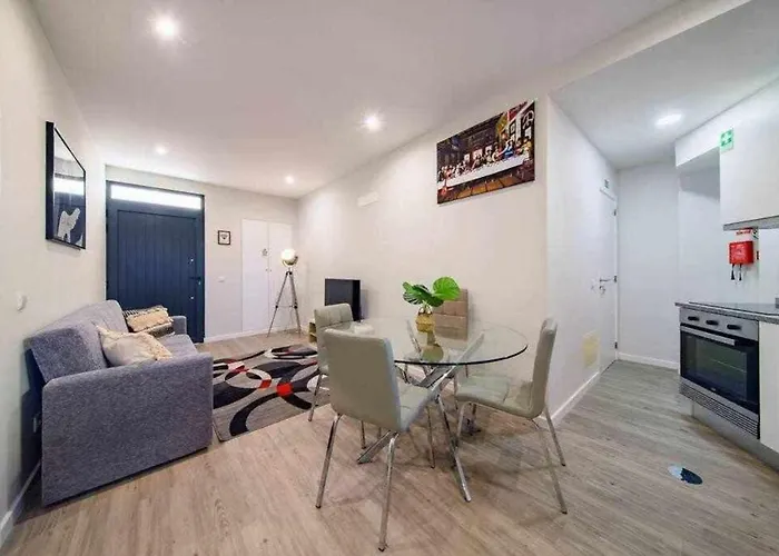 Pena Apartments B By Mth